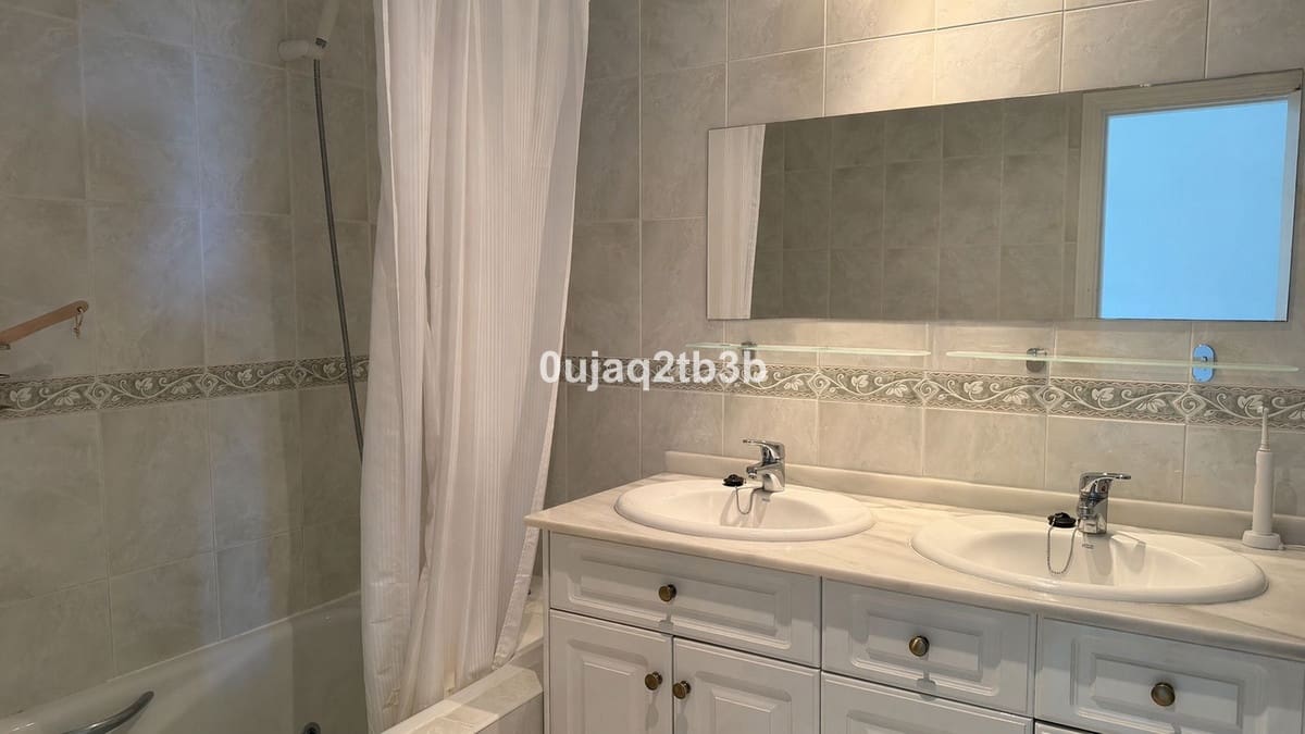 2 chambre Appartement à vendre à Estepona avec piscine garage - 325 000 € (Ref: 9789437)