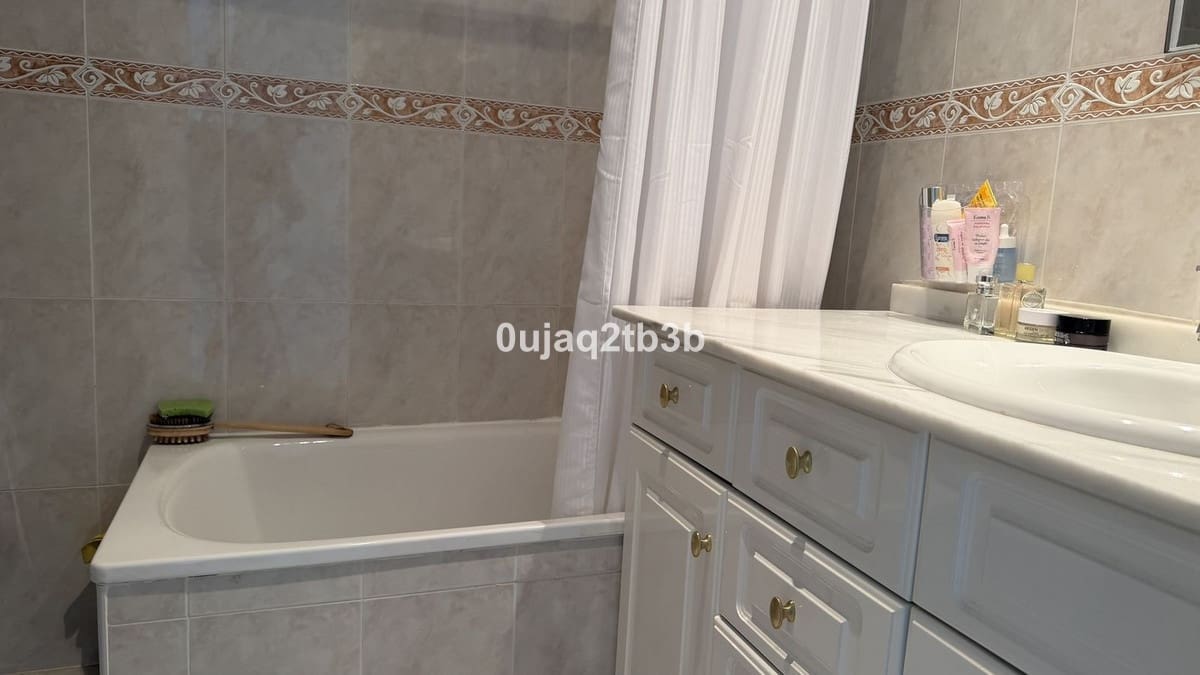 2 chambre Appartement à vendre à Estepona avec piscine garage - 325 000 € (Ref: 9789437)