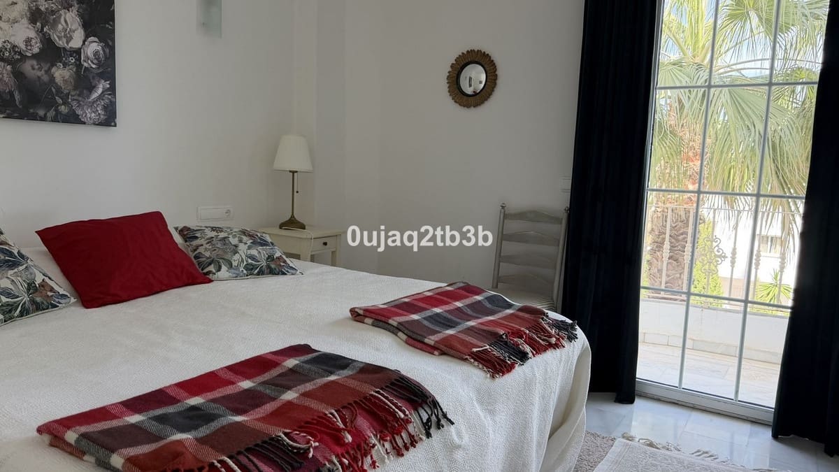 2 chambre Appartement à vendre à Estepona avec piscine garage - 325 000 € (Ref: 9789437)