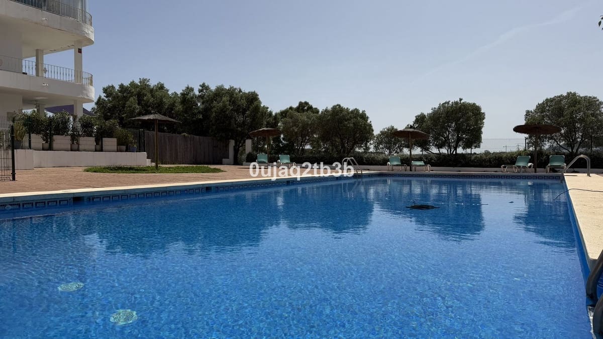 2 chambre Appartement à vendre à Estepona avec piscine garage - 325 000 € (Ref: 9789437)