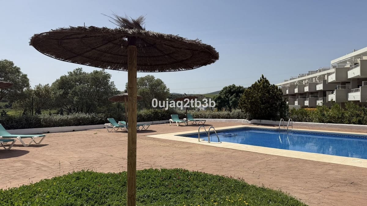 2 chambre Appartement à vendre à Estepona avec piscine garage - 325 000 € (Ref: 9789437)