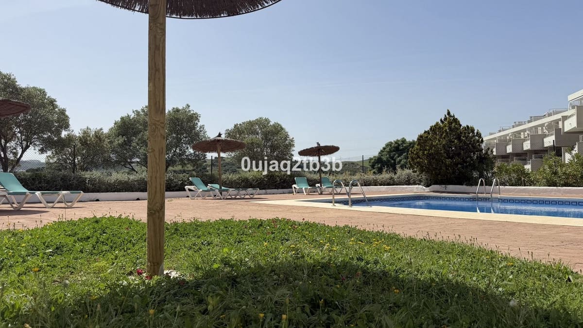 2 chambre Appartement à vendre à Estepona avec piscine garage - 325 000 € (Ref: 9789437)