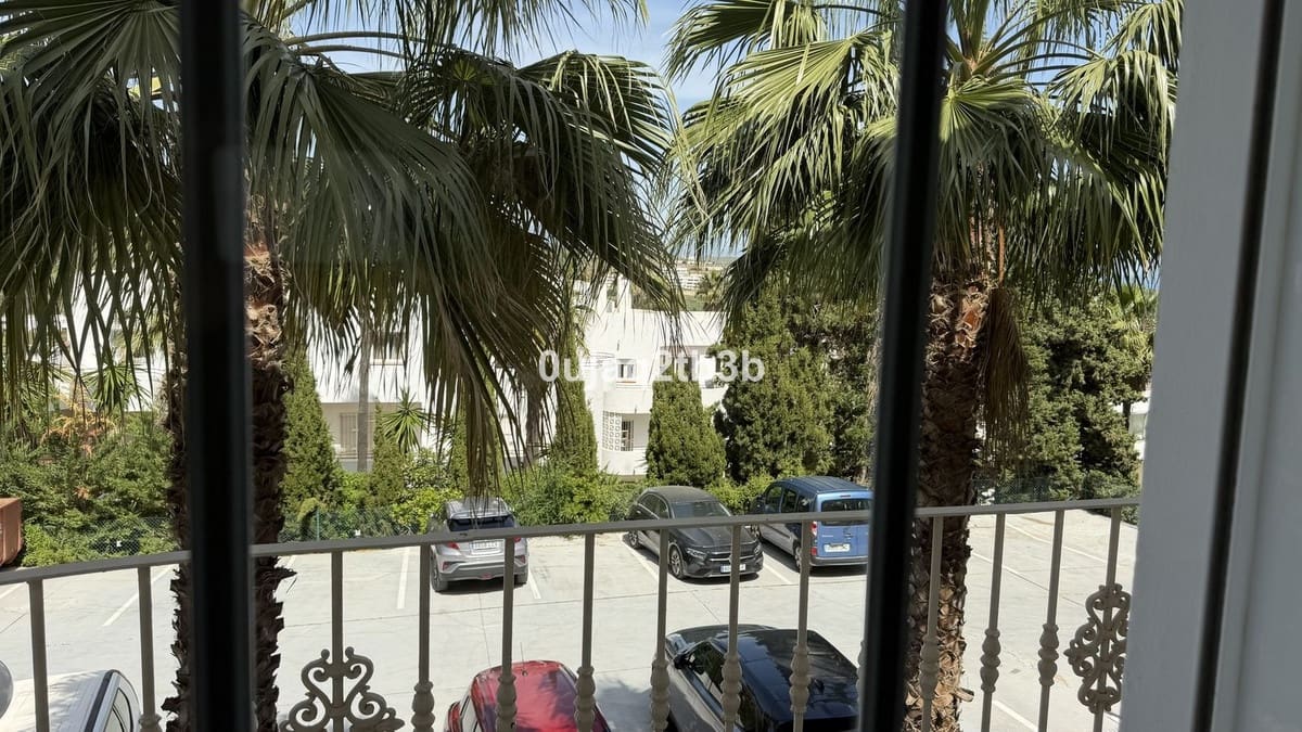 2 chambre Appartement à vendre à Estepona avec piscine garage - 325 000 € (Ref: 9789437)