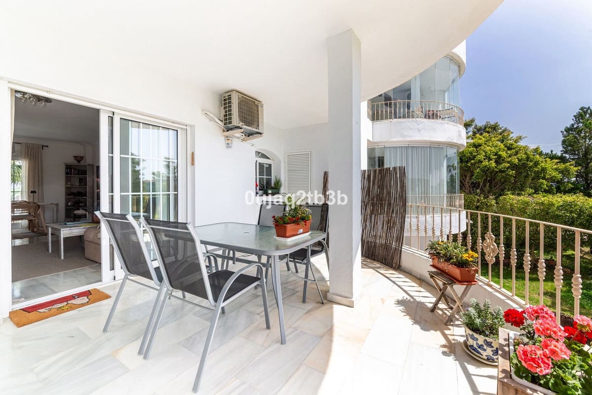 2 bedroom Apartment for sale in Estepona with pool garage - € 325,000 (Ref: 9789437)