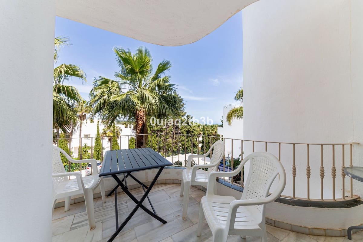 2 bedroom Apartment for sale in Estepona with pool garage - € 325,000 (Ref: 9789437)