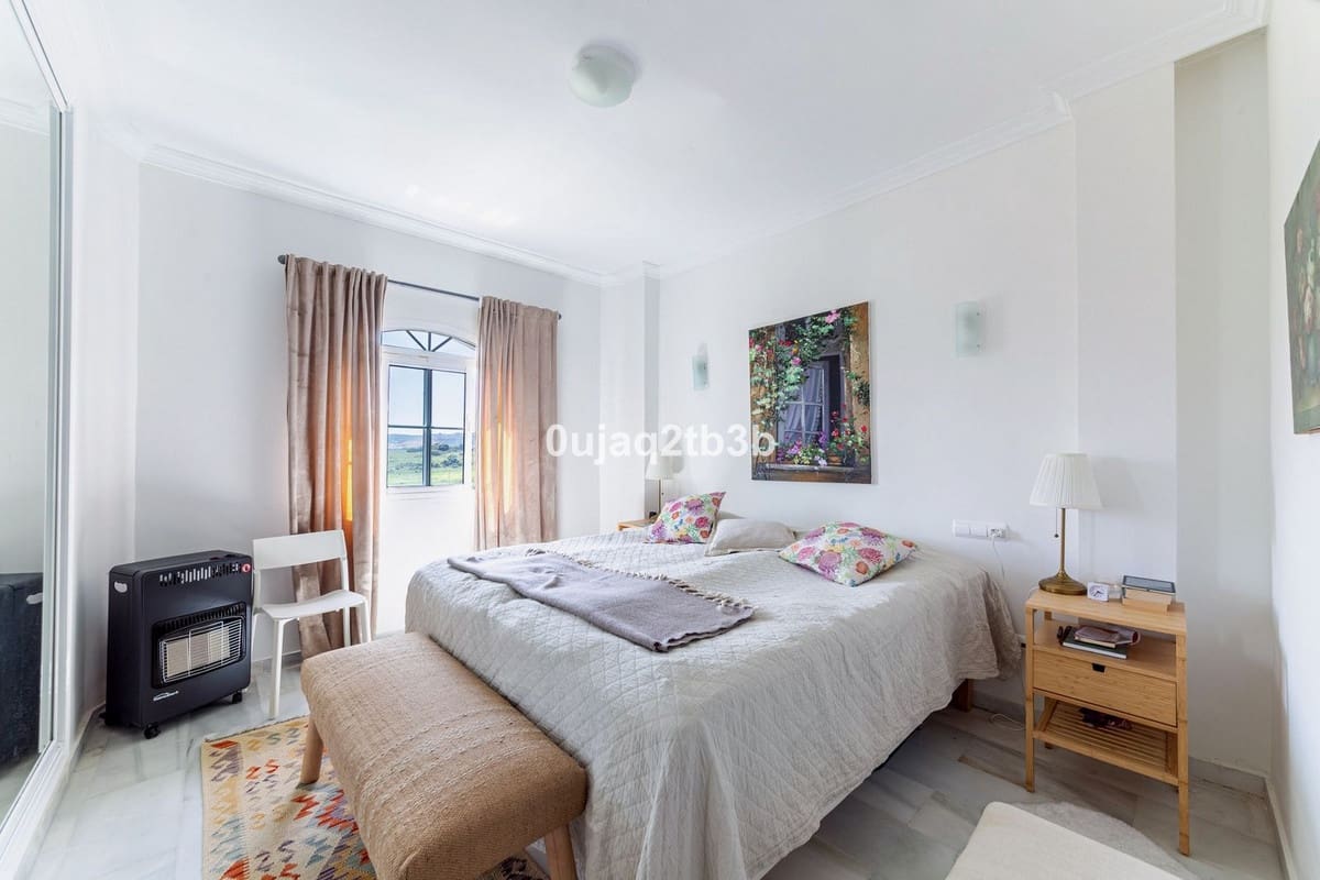 2 bedroom Apartment for sale in Estepona with pool garage - € 325,000 (Ref: 9789437)