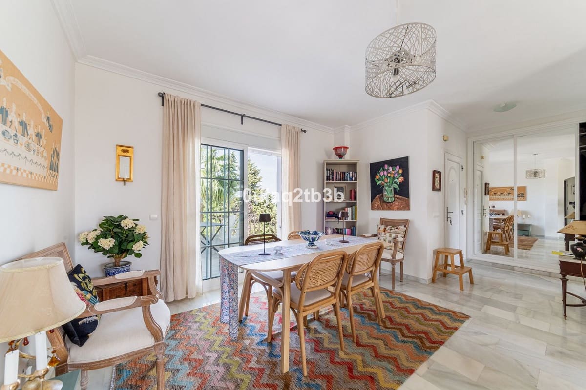 2 bedroom Apartment for sale in Estepona with pool garage - € 325,000 (Ref: 9789437)