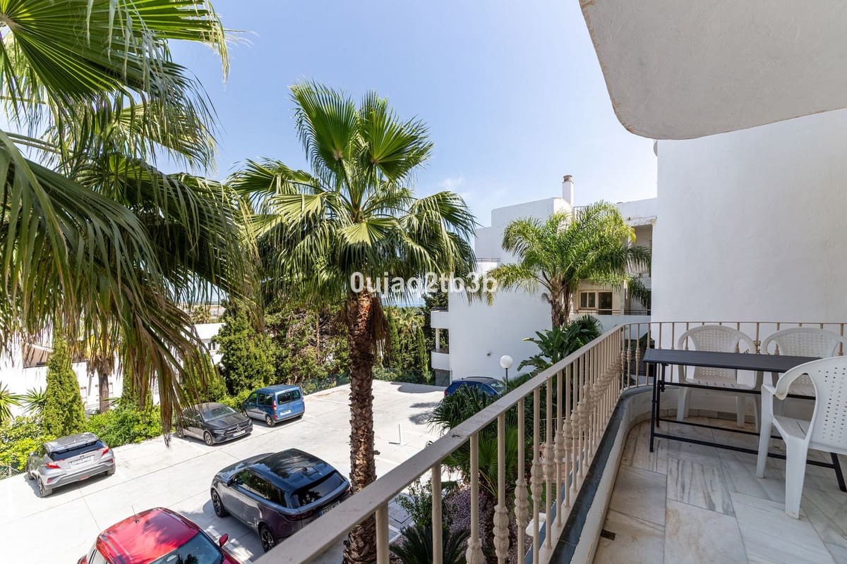 2 bedroom Apartment for sale in Estepona with pool garage - € 325,000 (Ref: 9789437)
