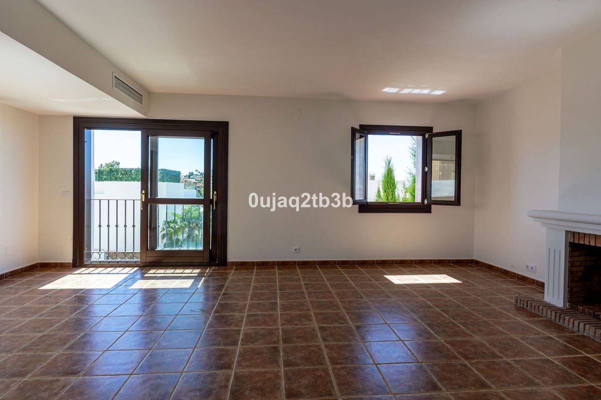 Maison de Ville de 4 chambres à louer à Malaga ville avec piscine garage - 4 000 € (Ref: 9844408)