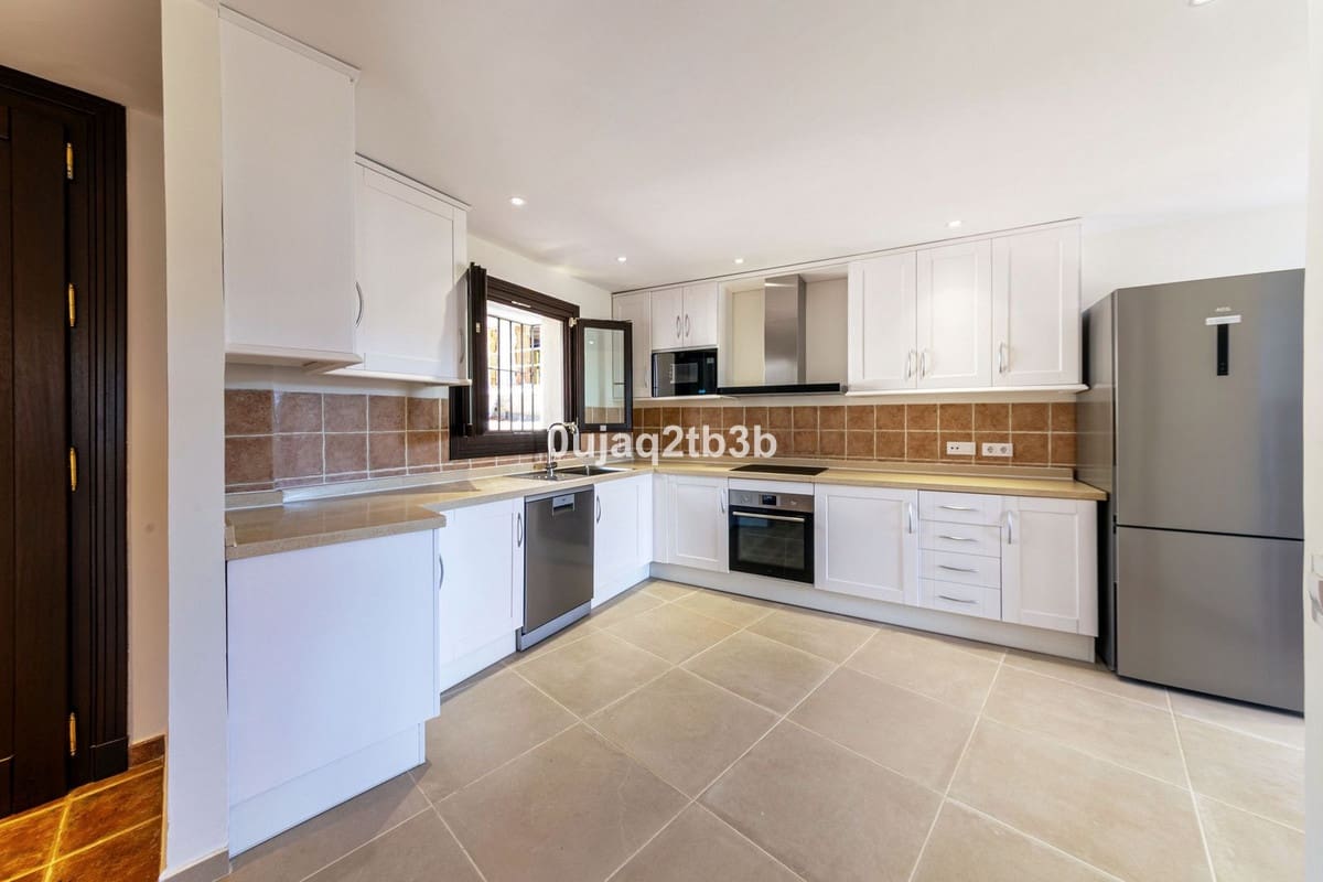 Maison de Ville de 4 chambres à louer à Malaga ville avec piscine garage - 4 000 € (Ref: 9844408)