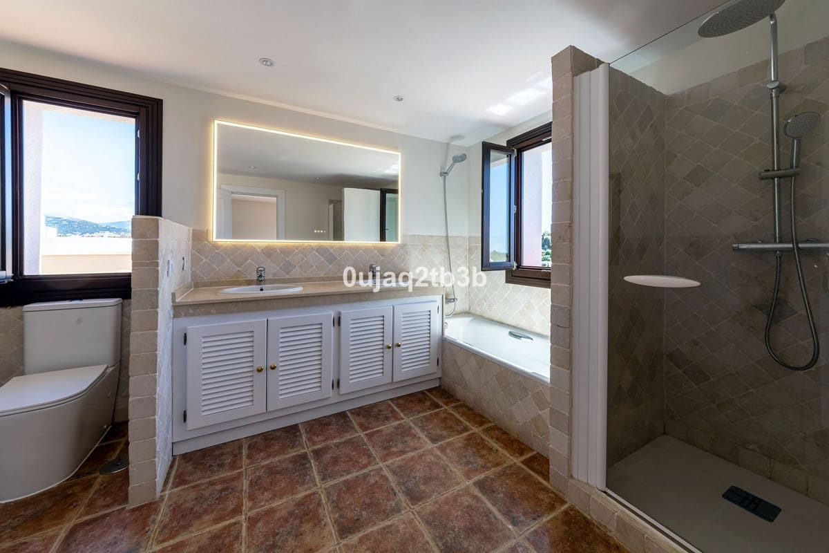 Maison de Ville de 4 chambres à louer à Malaga ville avec piscine garage - 4 000 € (Ref: 9844408)