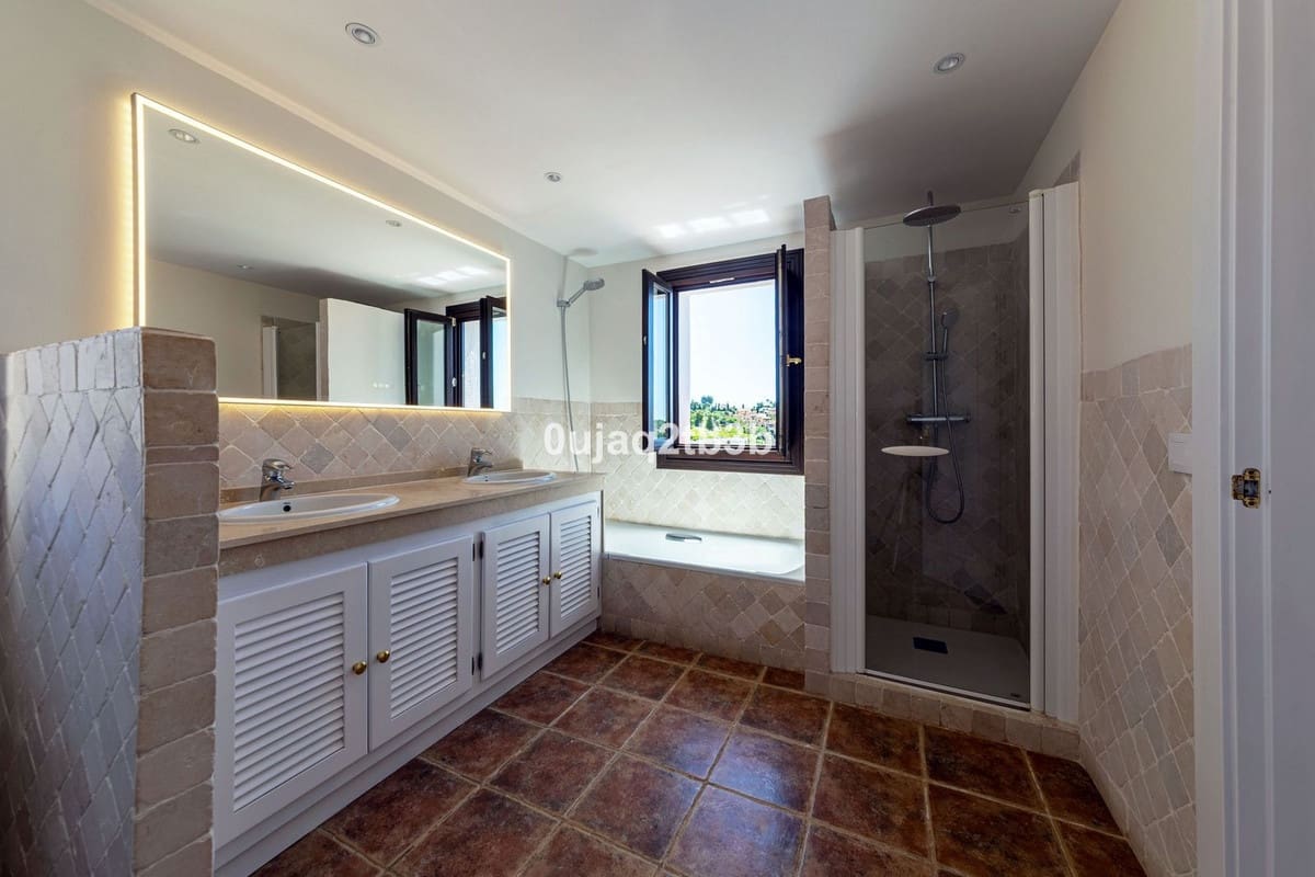 Maison de Ville de 4 chambres à louer à Malaga ville avec piscine garage - 4 000 € (Ref: 9844408)