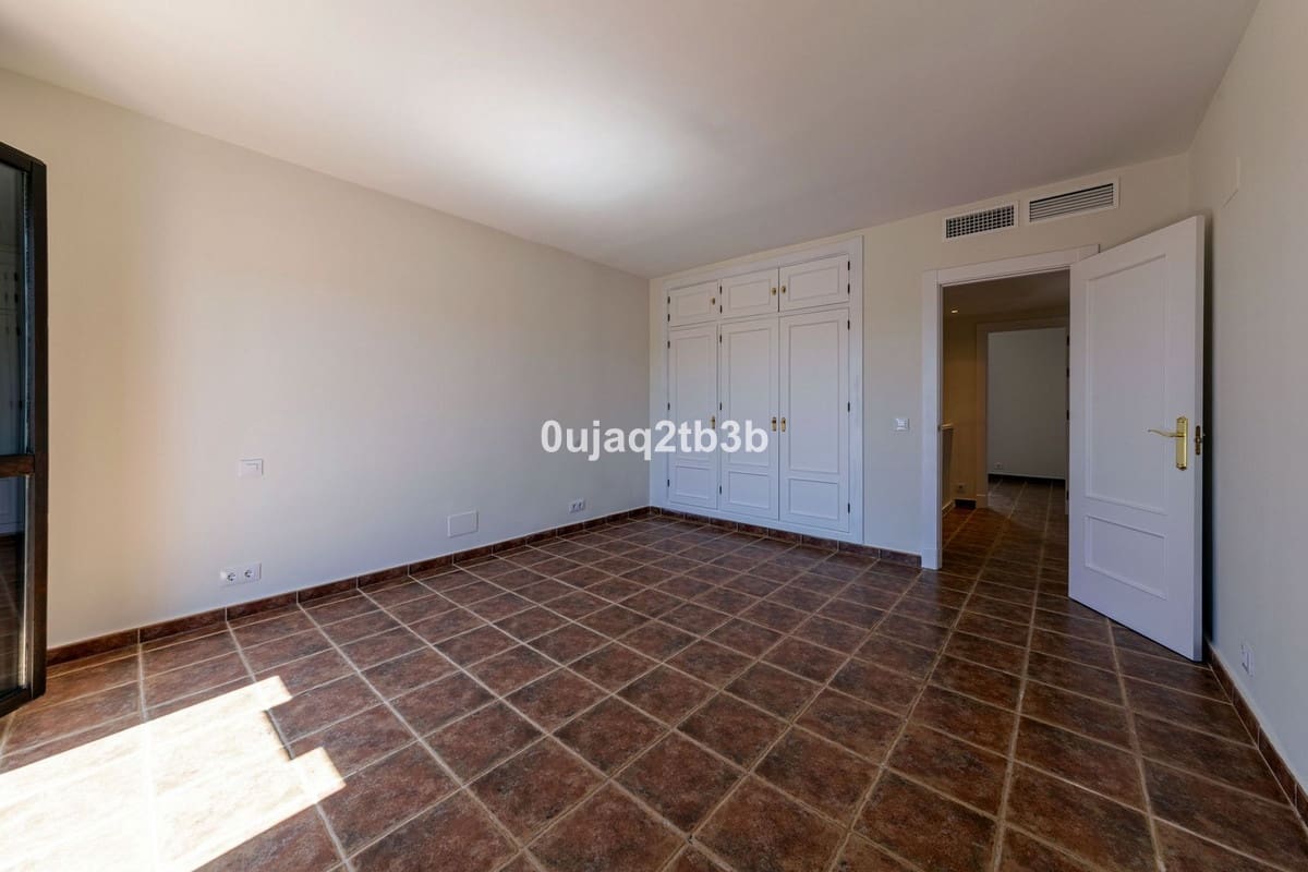 Maison de Ville de 4 chambres à louer à Malaga ville avec piscine garage - 4 000 € (Ref: 9844408)