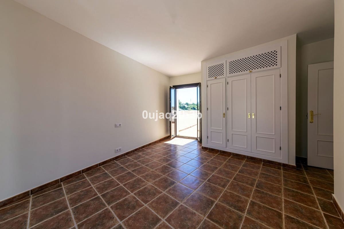 Maison de Ville de 4 chambres à louer à Malaga ville avec piscine garage - 4 000 € (Ref: 9844408)