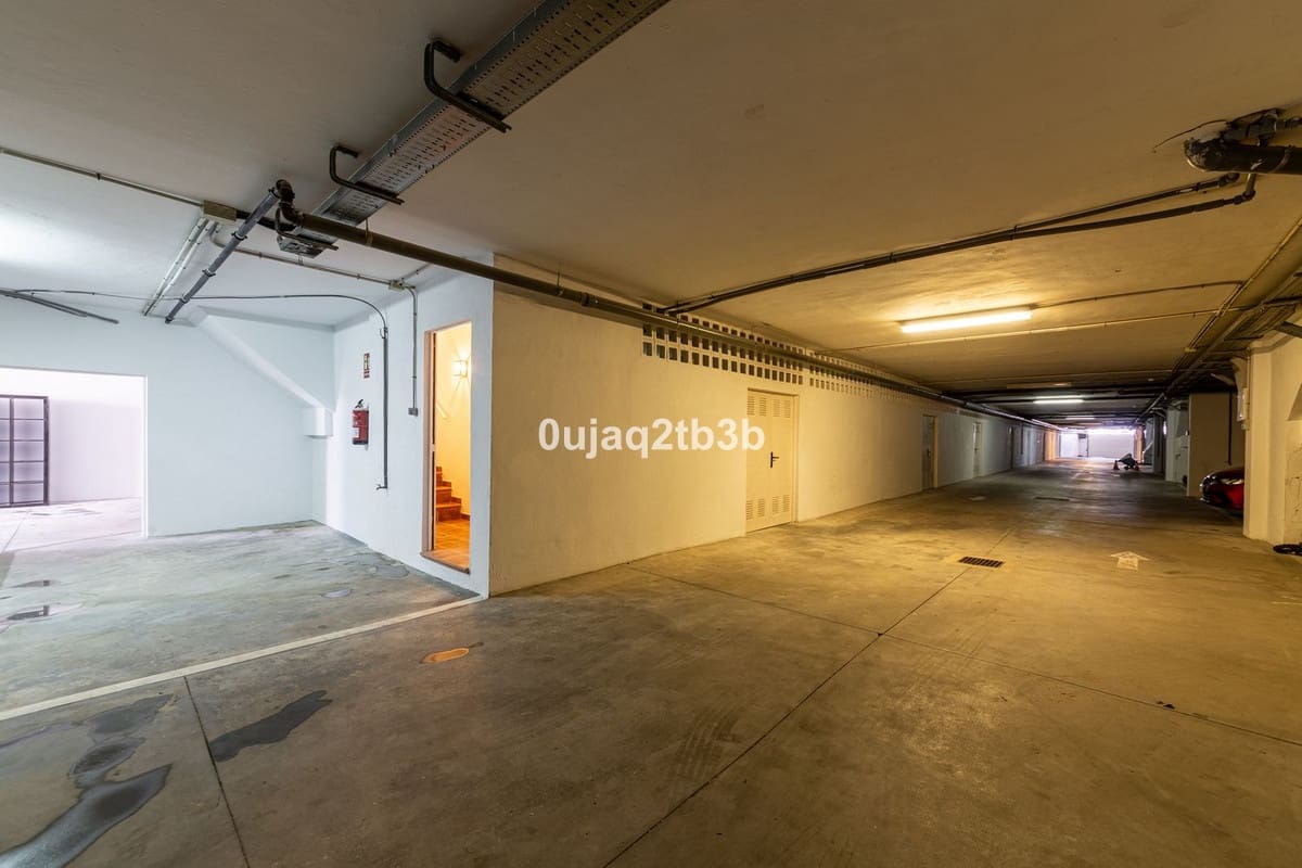 Maison de Ville de 4 chambres à louer à Malaga ville avec piscine garage - 4 000 € (Ref: 9844408)