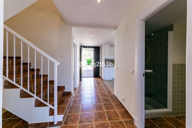 Maison de Ville de 4 chambres à louer à Malaga ville avec piscine garage - 4 000 € (Ref: 9844408)