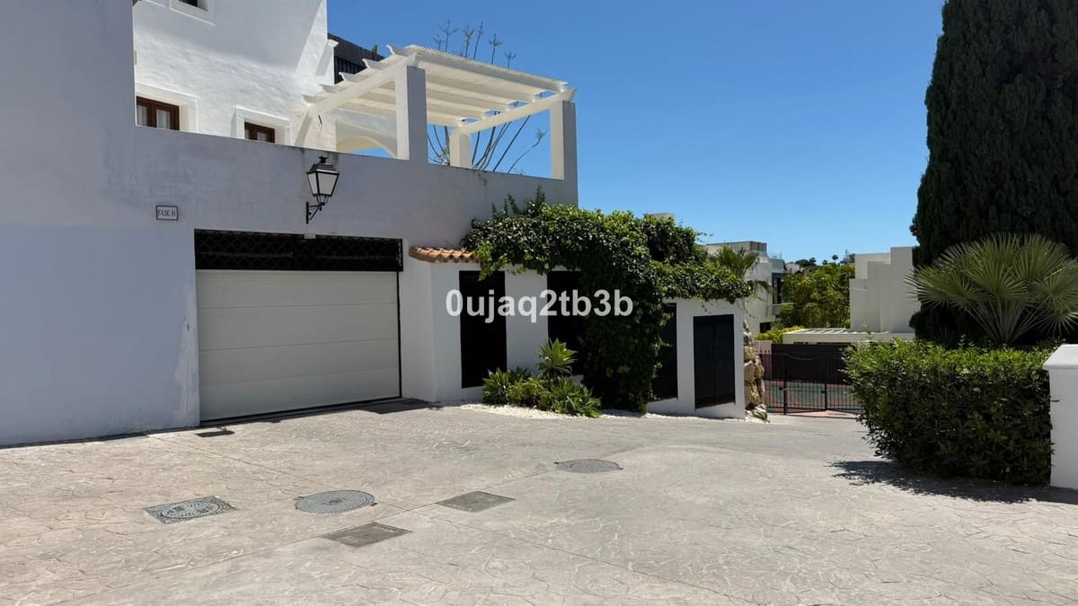 Maison de Ville de 4 chambres à louer à Malaga ville avec piscine garage - 4 000 € (Ref: 9844408)