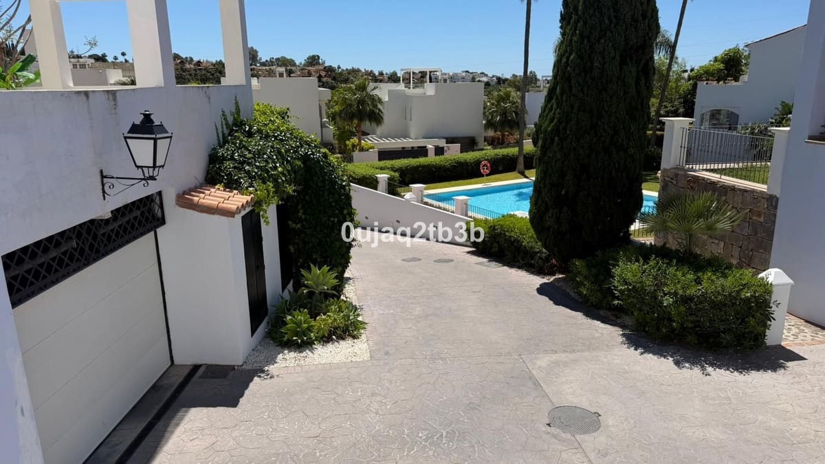 Maison de Ville de 4 chambres à louer à Malaga ville avec piscine garage - 4 000 € (Ref: 9844408)