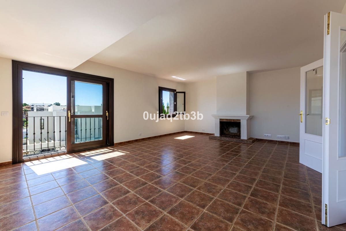 Maison de Ville de 4 chambres à louer à Malaga ville avec piscine garage - 4 000 € (Ref: 9844408)