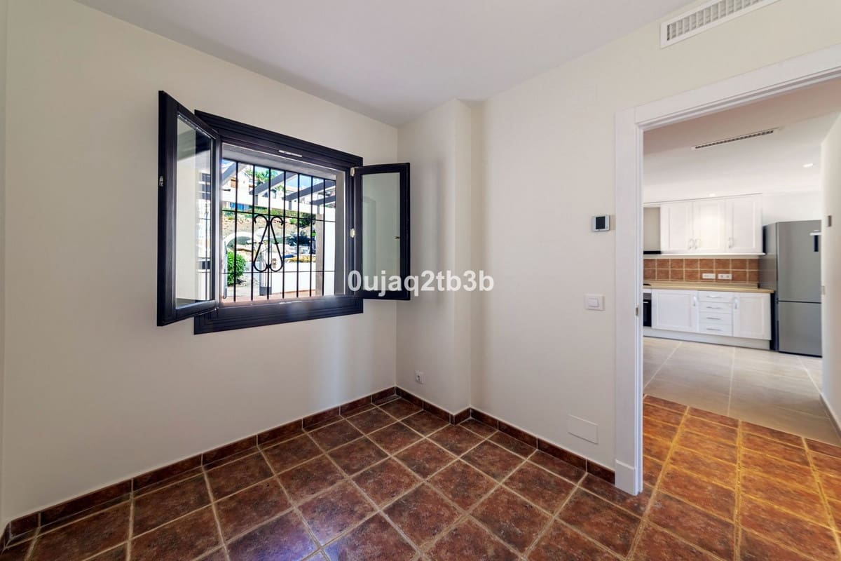 Maison de Ville de 4 chambres à louer à Malaga ville avec piscine garage - 4 000 € (Ref: 9844408)