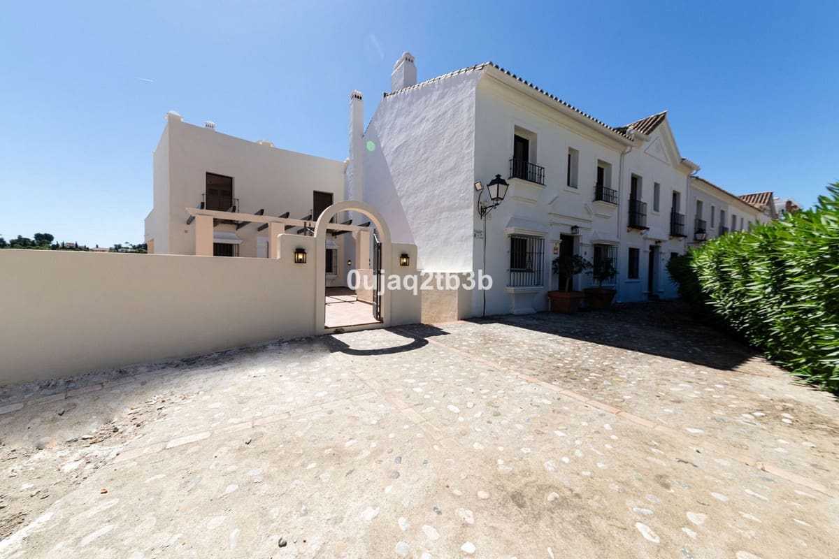 Maison de Ville de 4 chambres à louer à Malaga ville avec piscine garage - 4 000 € (Ref: 9844408)
