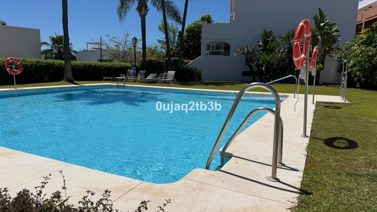 Maison de Ville de 4 chambres à louer à Malaga ville avec piscine garage - 4 000 € (Ref: 9844408)