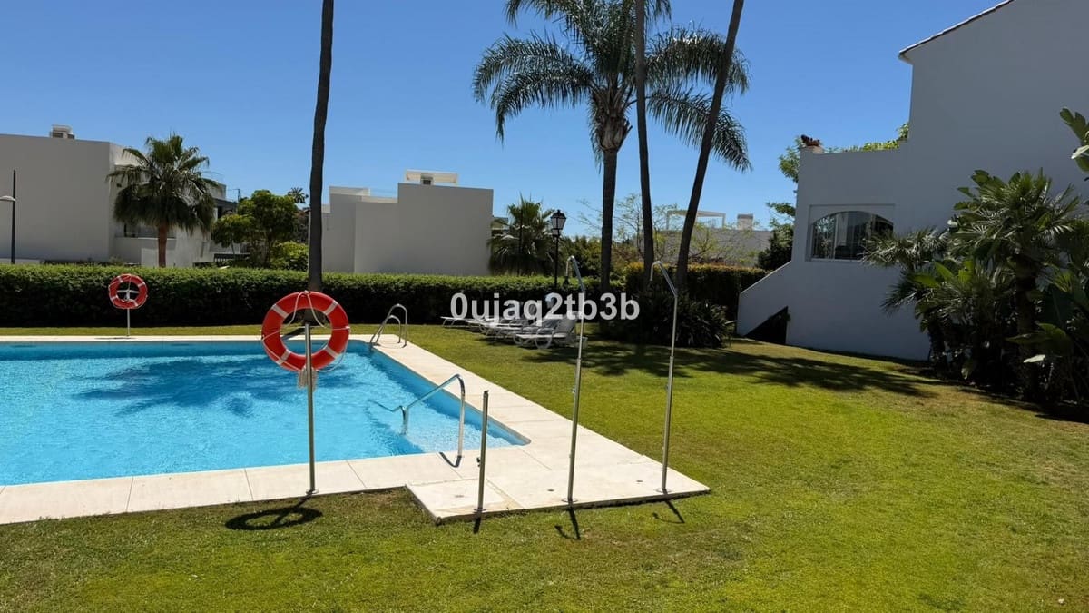 Maison de Ville de 4 chambres à louer à Malaga ville avec piscine garage - 4 000 € (Ref: 9844408)