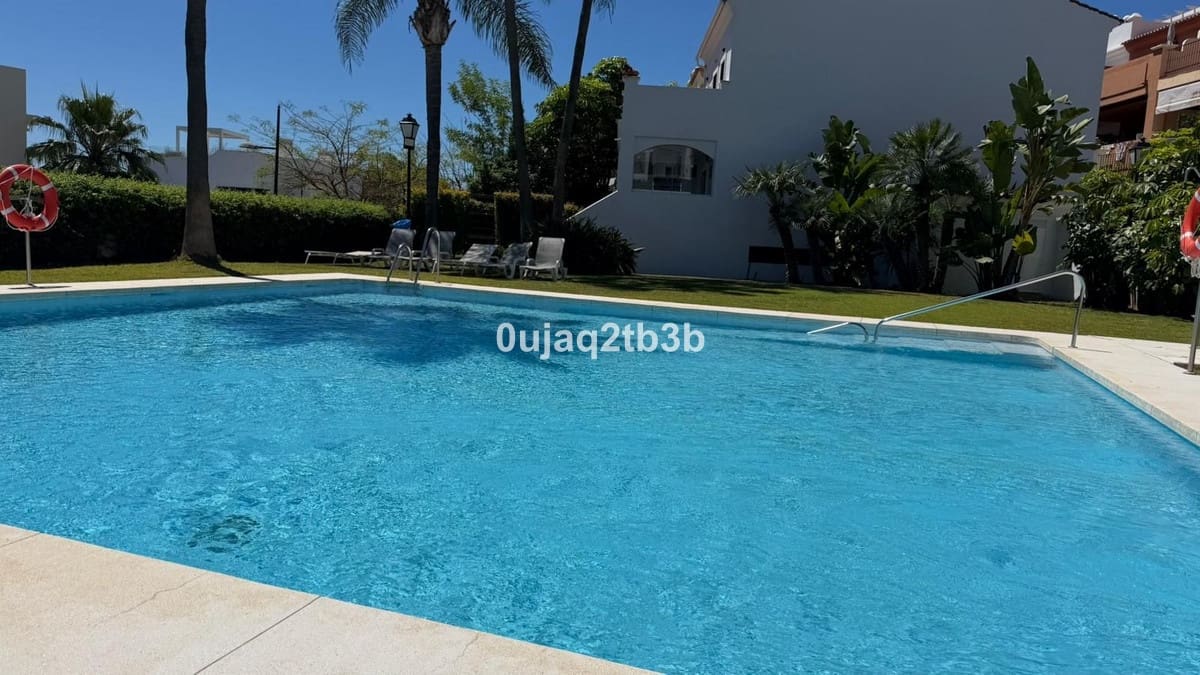 Maison de Ville de 4 chambres à louer à Malaga ville avec piscine garage - 4 000 € (Ref: 9844408)