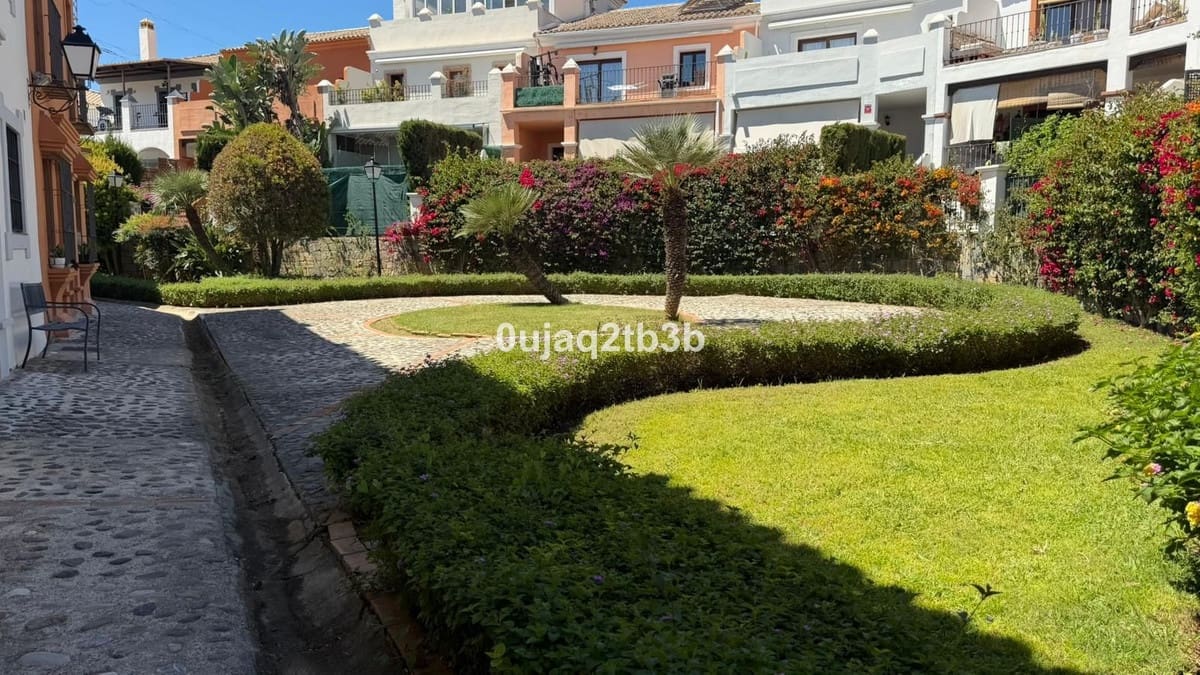 Maison de Ville de 4 chambres à louer à Malaga ville avec piscine garage - 4 000 € (Ref: 9844408)