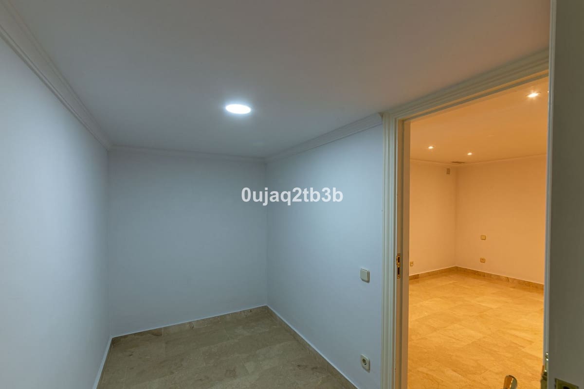 3 Zimmer Haus zu verkaufen in Aloha Golf mit Pool Garage - 750.000 € (Ref: 9890971)