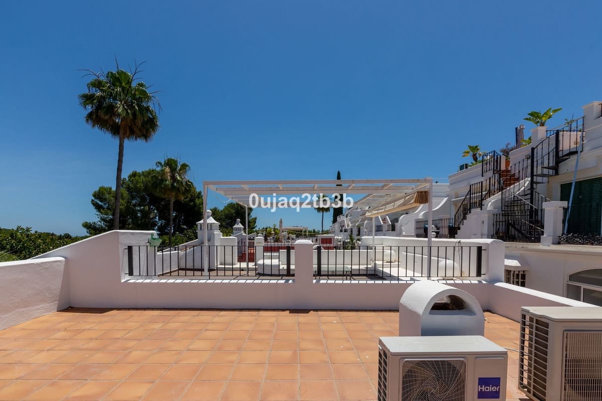 3 Zimmer Haus zu verkaufen in Aloha Golf mit Pool Garage - 750.000 € (Ref: 9890971)