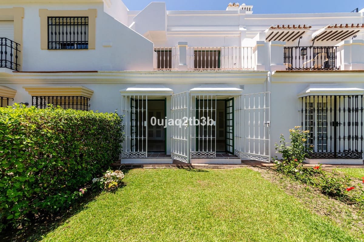 3 Zimmer Haus zu verkaufen in Aloha Golf mit Pool Garage - 750.000 € (Ref: 9890971)