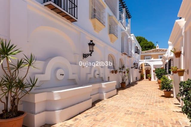 3 makuuhuone Omakotitalo vuokrattavana paikassa Aloha Golf, Marbella mukana uima-altaan 
autotalli - 3 500 € (Ref: 9944349)
