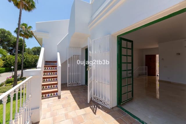 3 makuuhuone Omakotitalo vuokrattavana paikassa Aloha Golf, Marbella mukana uima-altaan 
autotalli - 3 500 € (Ref: 9944349)