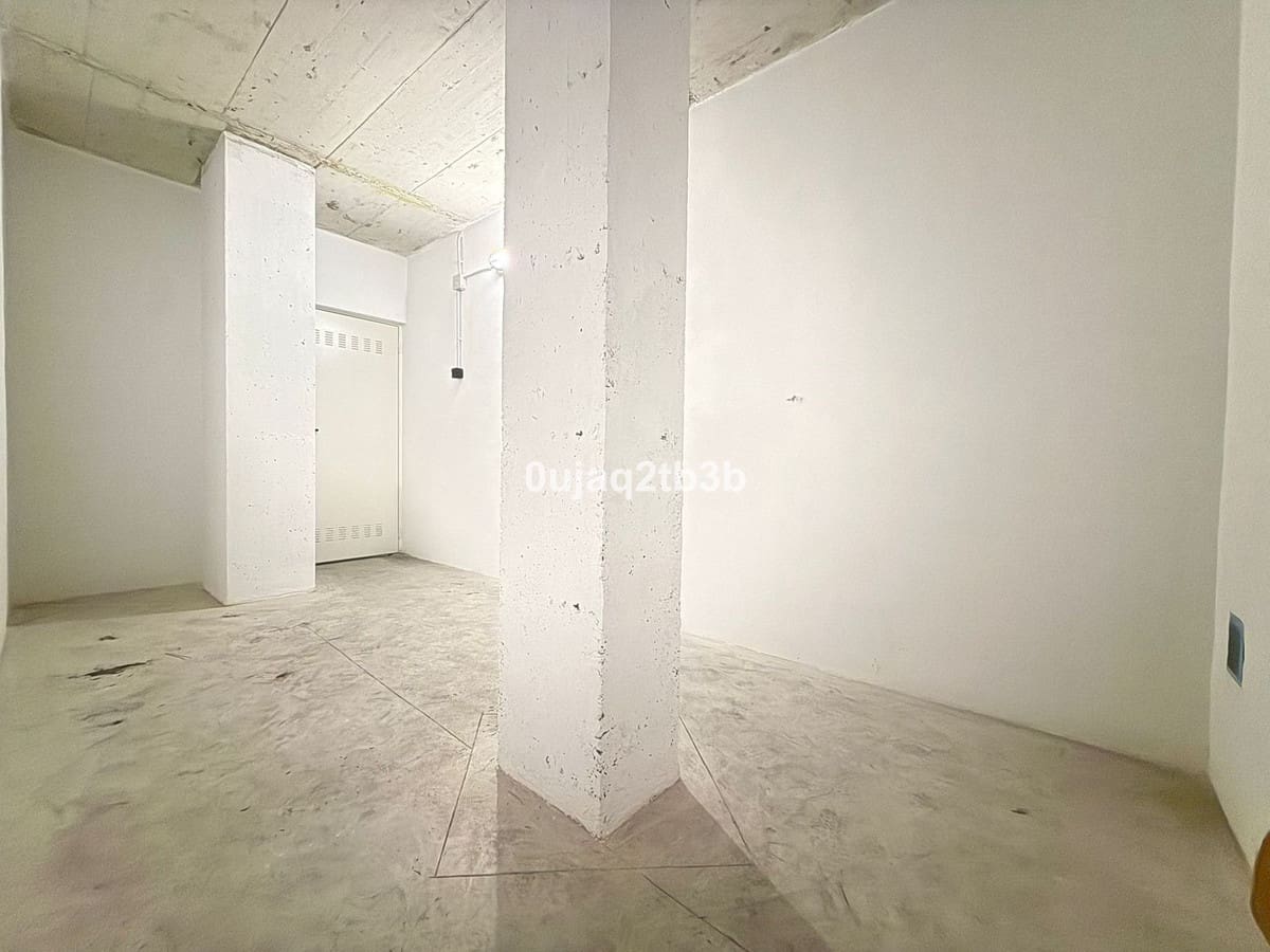 1 bedroom Commercial for rent in San Pedro de Alcantara with garage - € 295 (Ref: 9991988)