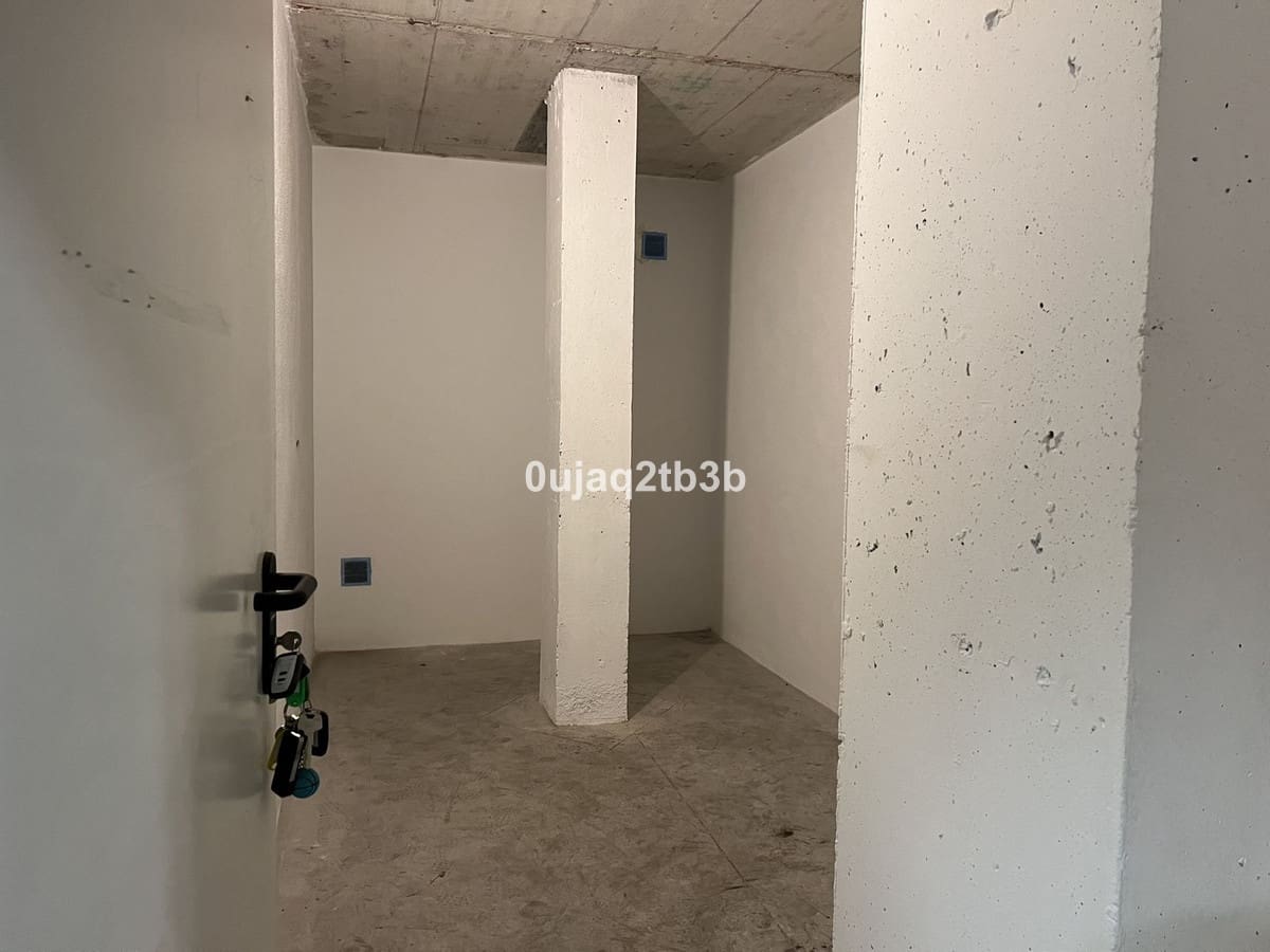 1 bedroom Commercial for rent in San Pedro de Alcantara with garage - € 295 (Ref: 9991988)