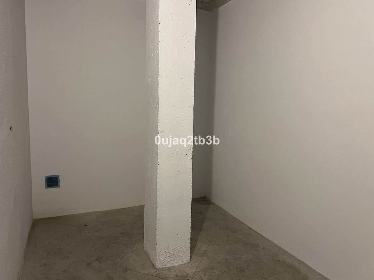 1 bedroom Commercial for rent in San Pedro de Alcantara with garage - € 295 (Ref: 9991988)