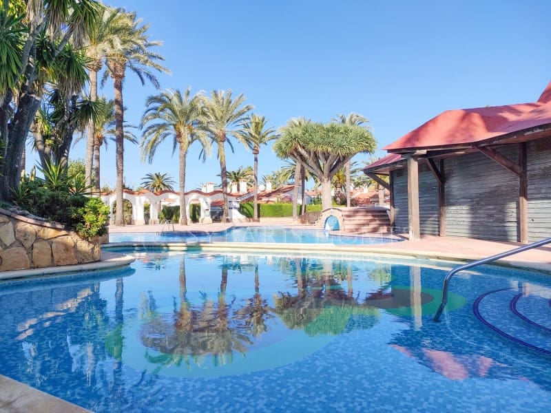 Casa de 3 habitaciones en Dénia en venta con piscina - 399.900 € (Ref: 10003617)