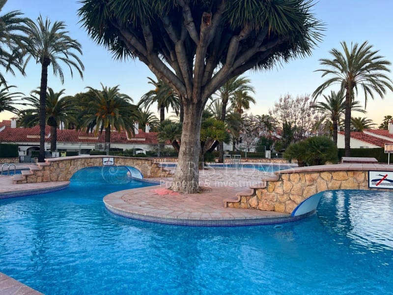 Casa de 3 habitaciones en Dénia en venta con piscina - 399.900 € (Ref: 10003617)