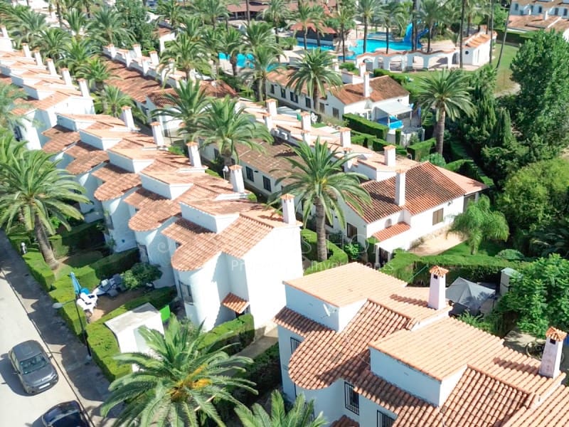Casa de 3 habitaciones en Dénia en venta con piscina - 399.900 € (Ref: 10003617)