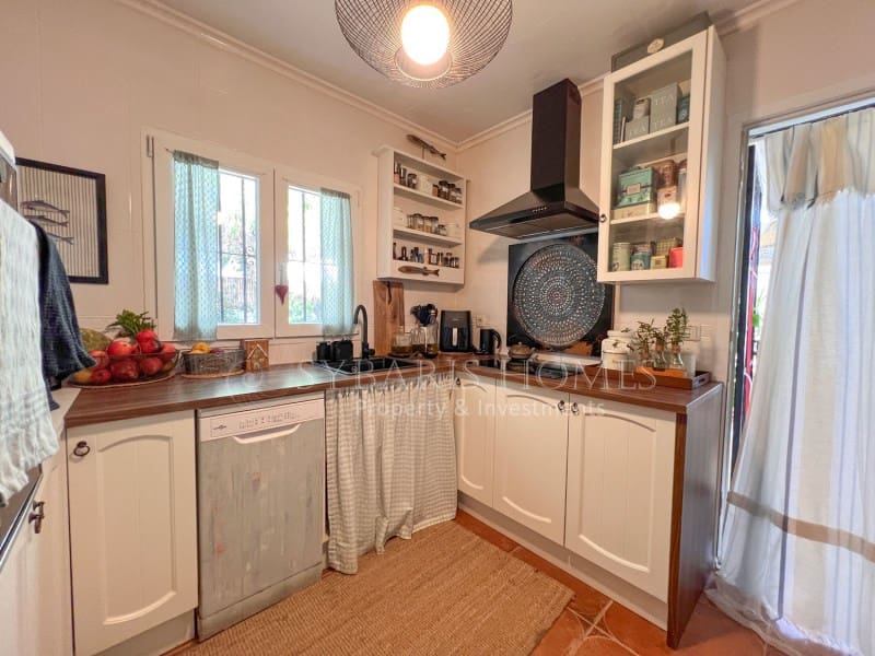 Chalet de 2 habitaciones en Els Poblets en venta con garaje - 425.000 € (Ref: 10017242)