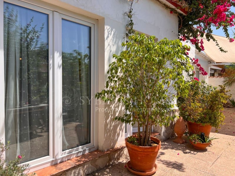 Chalet de 2 habitaciones en Els Poblets en venta con garaje - 425.000 € (Ref: 10017242)