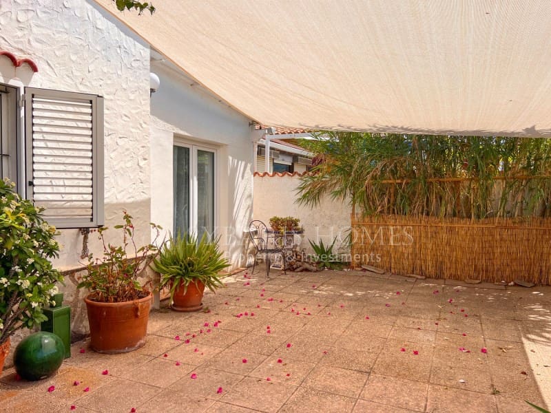 Chalet de 2 habitaciones en Els Poblets en venta con garaje - 425.000 € (Ref: 10017242)
