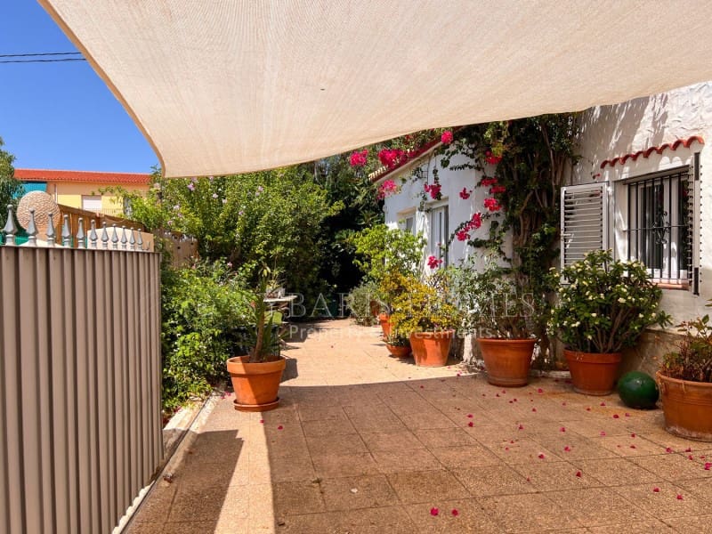 Chalet de 2 habitaciones en Els Poblets en venta con garaje - 425.000 € (Ref: 10017242)