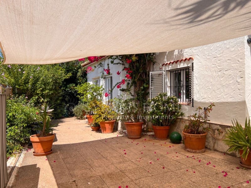 Chalet de 2 habitaciones en Els Poblets en venta con garaje - 425.000 € (Ref: 10017242)