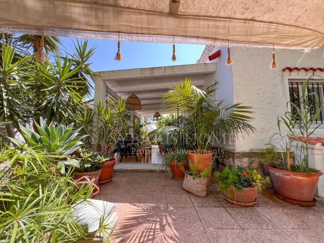 Chalet de 2 habitaciones en Els Poblets en venta con garaje - 425.000 € (Ref: 10017242)