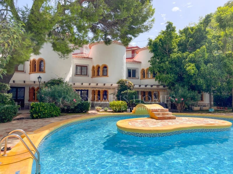 3 bedroom Townhouse for sale in Denia with pool - € 580,000 (Ref: 10050024)