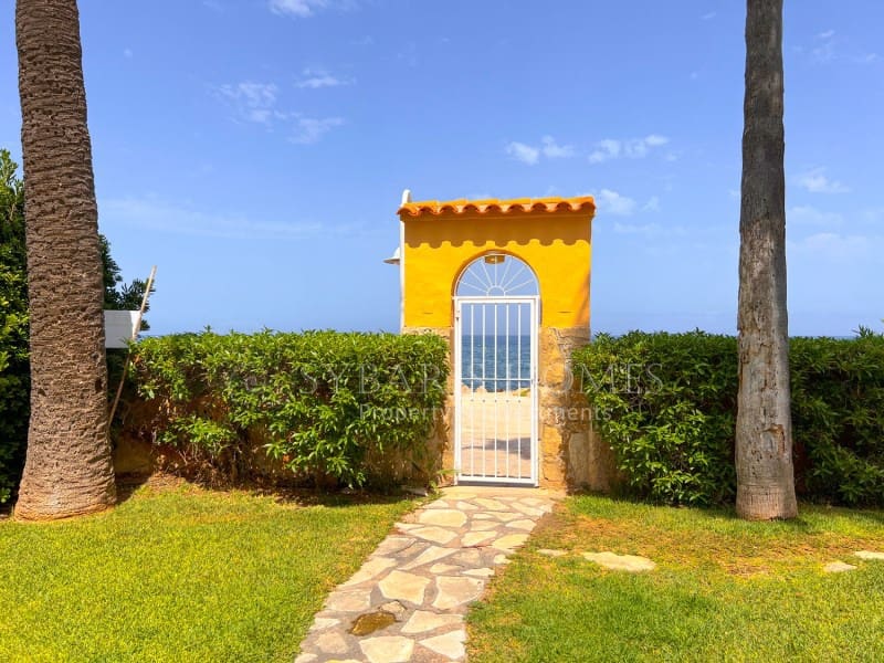3 bedroom Townhouse for sale in Denia with pool - € 580,000 (Ref: 10050024)