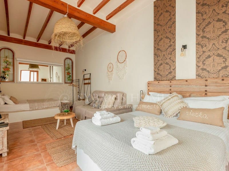 8 Zimmer Hotel zu verkaufen in Jalon / Xalo mit Pool - 1.500.000 € (Ref: 10081058)