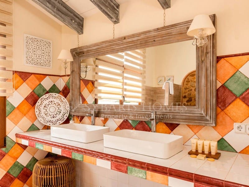 8 Zimmer Hotel zu verkaufen in Jalon / Xalo mit Pool - 1.500.000 € (Ref: 10081058)